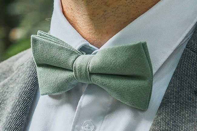 Le Velours dans les Accessoires de Costume : La Tendance Luxe de 2025 Immagine