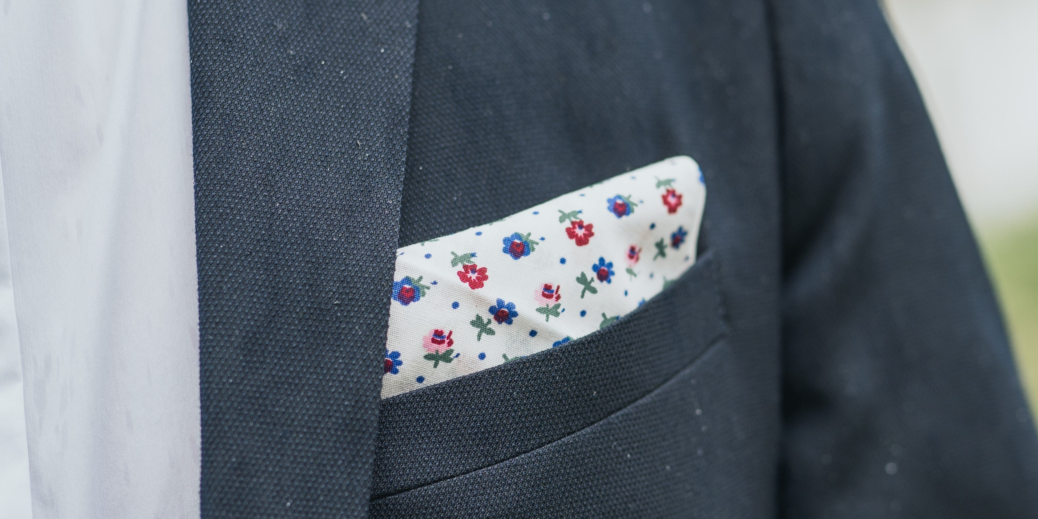 Guide complet : Comment parfaitement mettre une pochette de costume Immagine