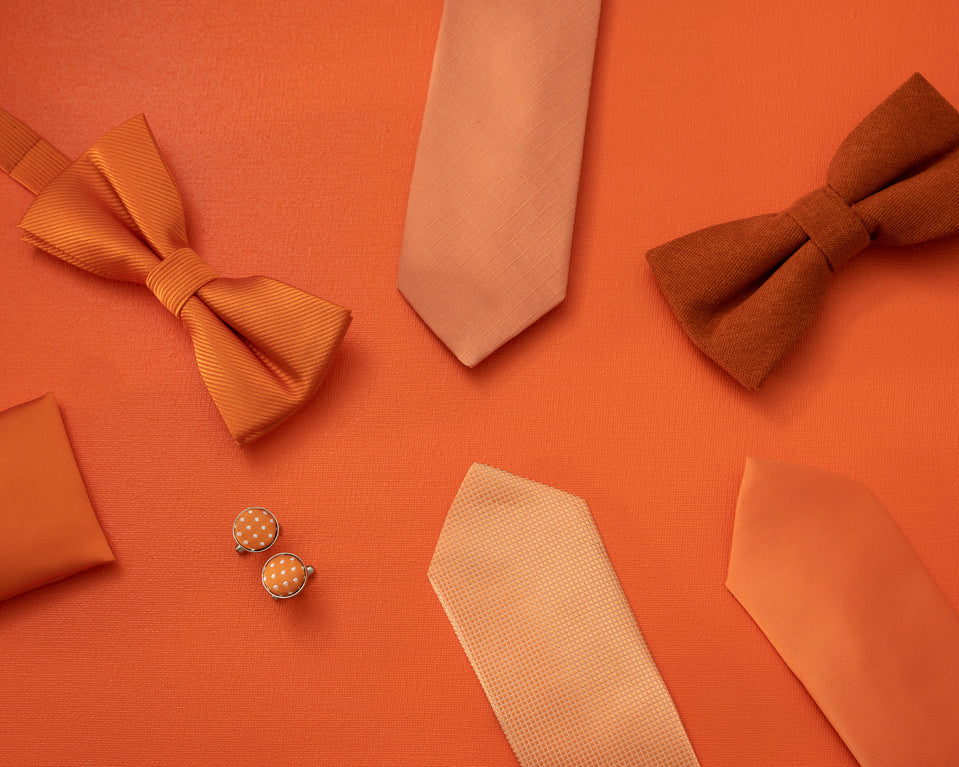 Comment Accessoiriser un Costume en Automne : Nœuds Papillon, Cravates et Chaussettes Immagine